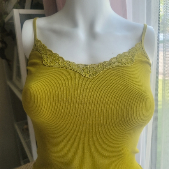 NWT G2000 Woman Lace Trim Spaghetti Strap Tank Top Size 32 - Picture 3 of 6
